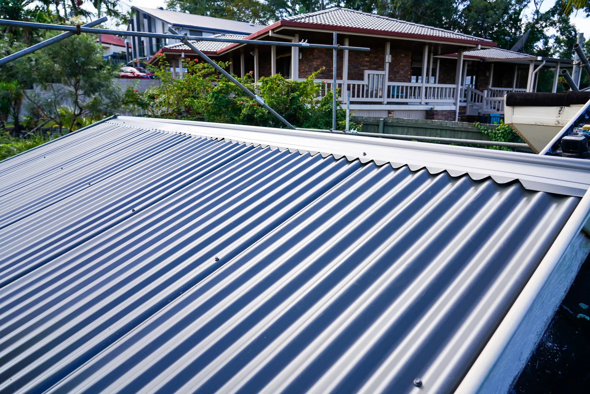 Roof replacement in progress at the Benowa project