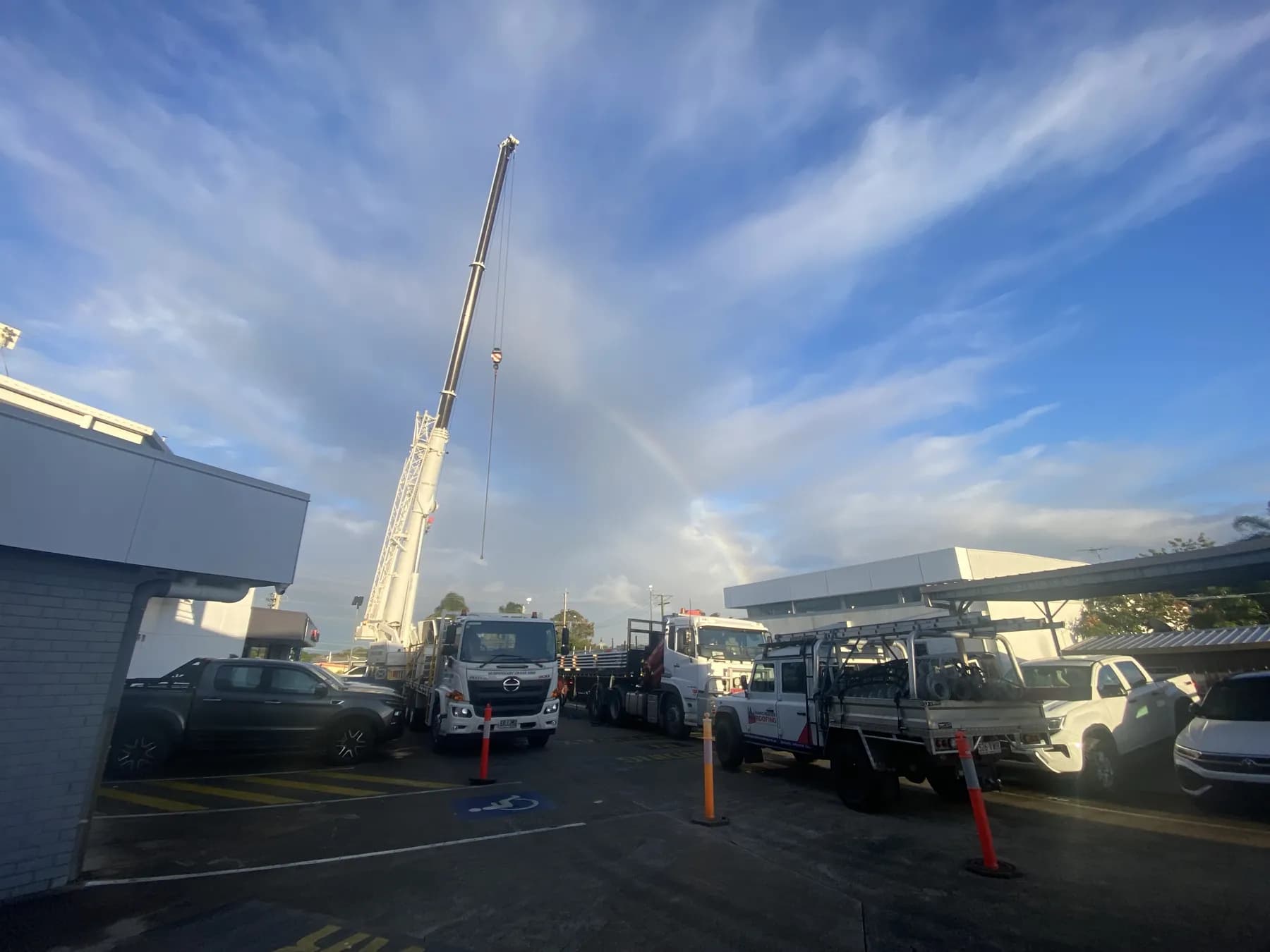 60T crane lifting roofing materials onto the Kippa-Ring car showroom roof