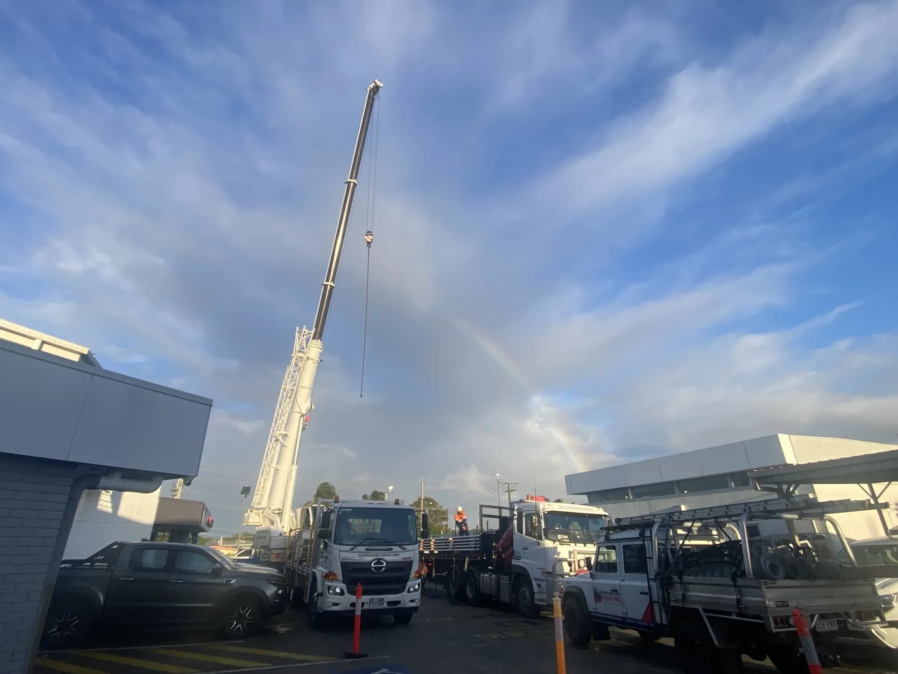 60T crane lifting roofing materials onto the Kippa-Ring car showroom roof