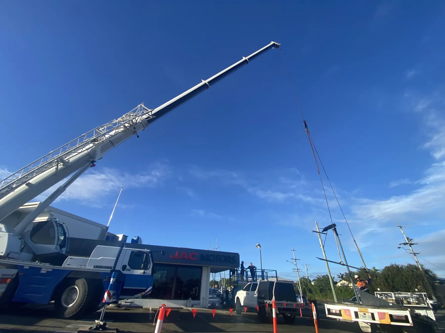 60T crane lifting roofing materials onto the Kippa-Ring car showroom roof