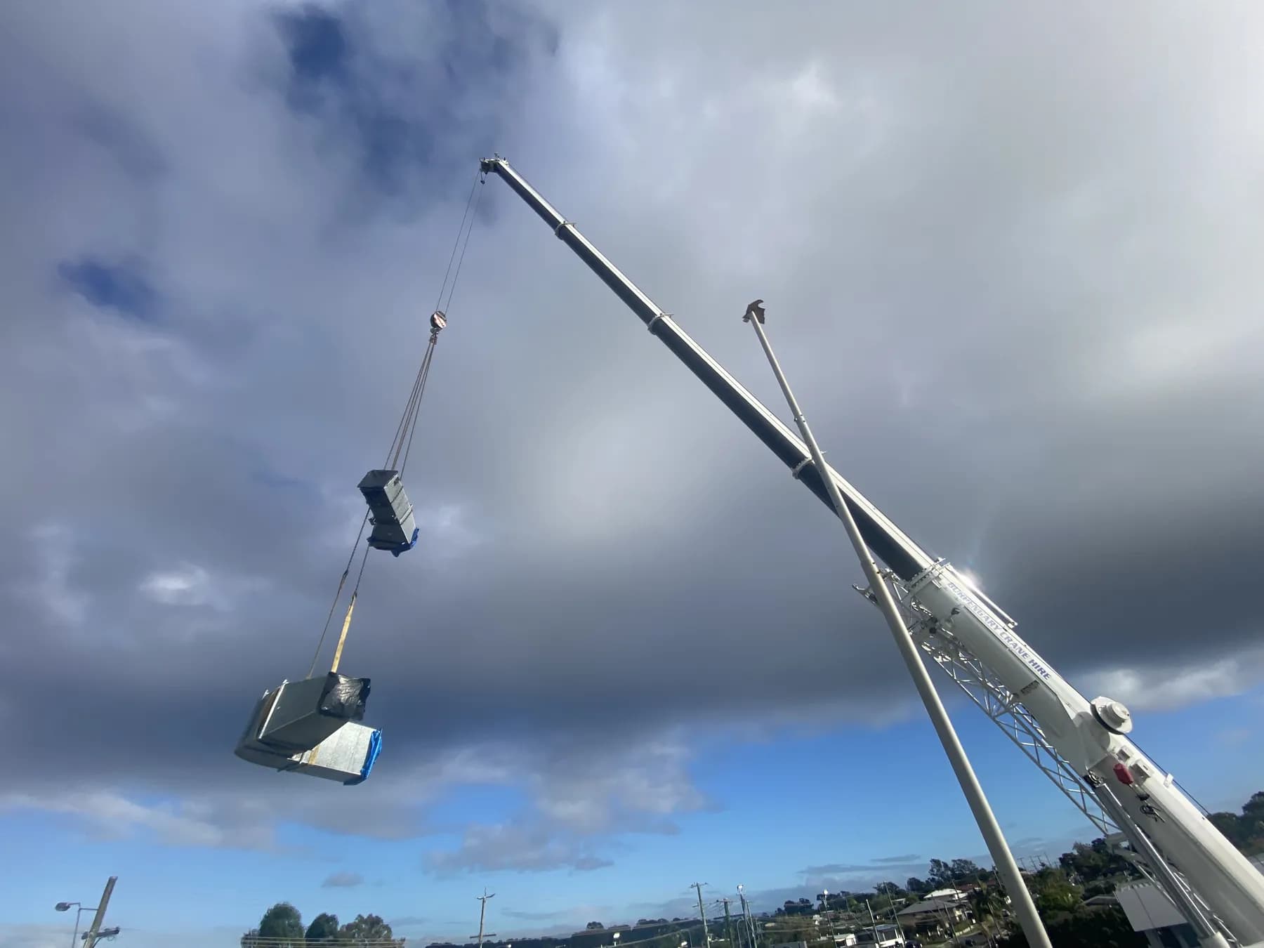 60T crane lifting roofing materials onto the Kippa-Ring car showroom roof