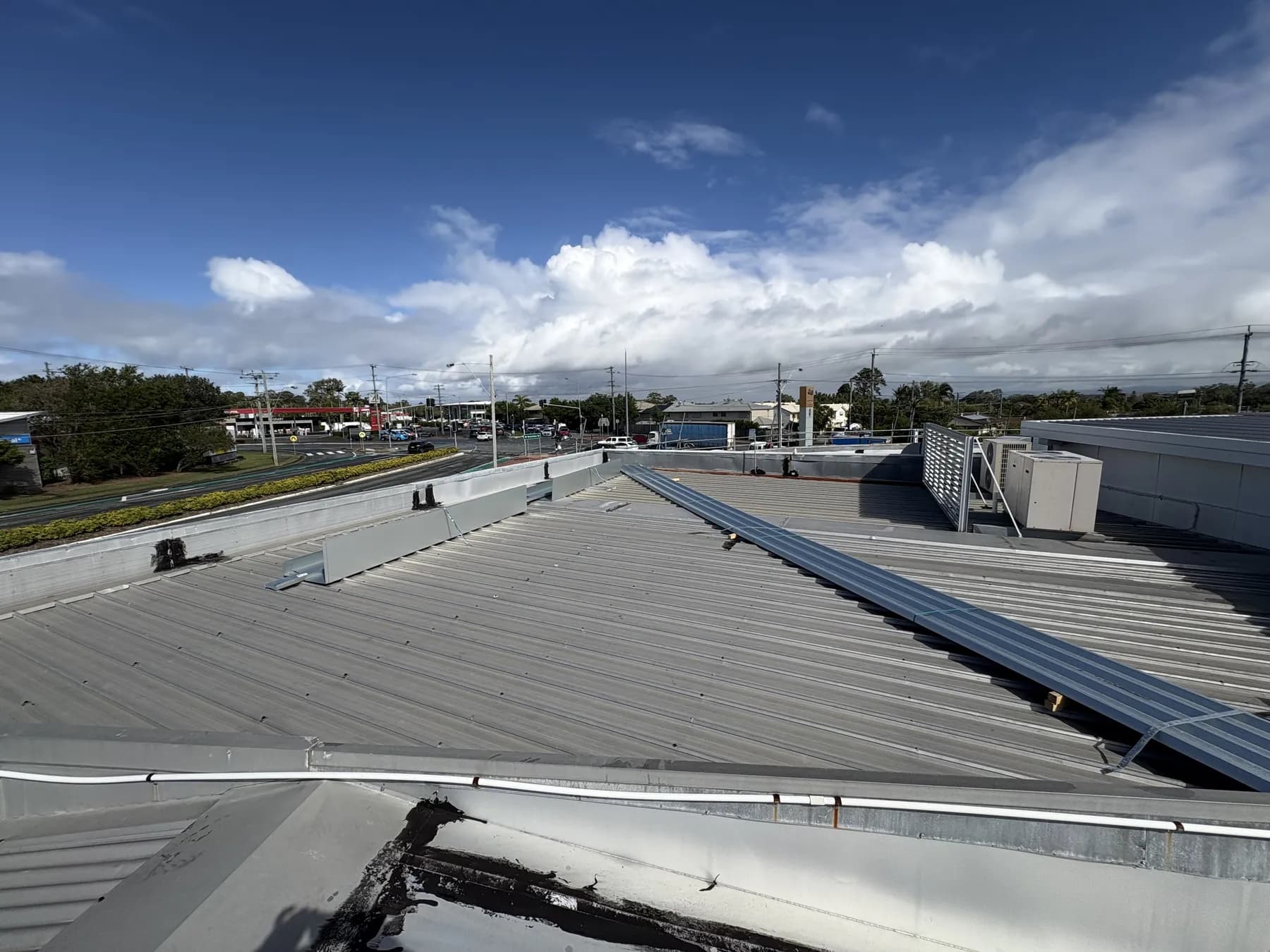 Commercial car showroom roof replacement at Kippa-Ring