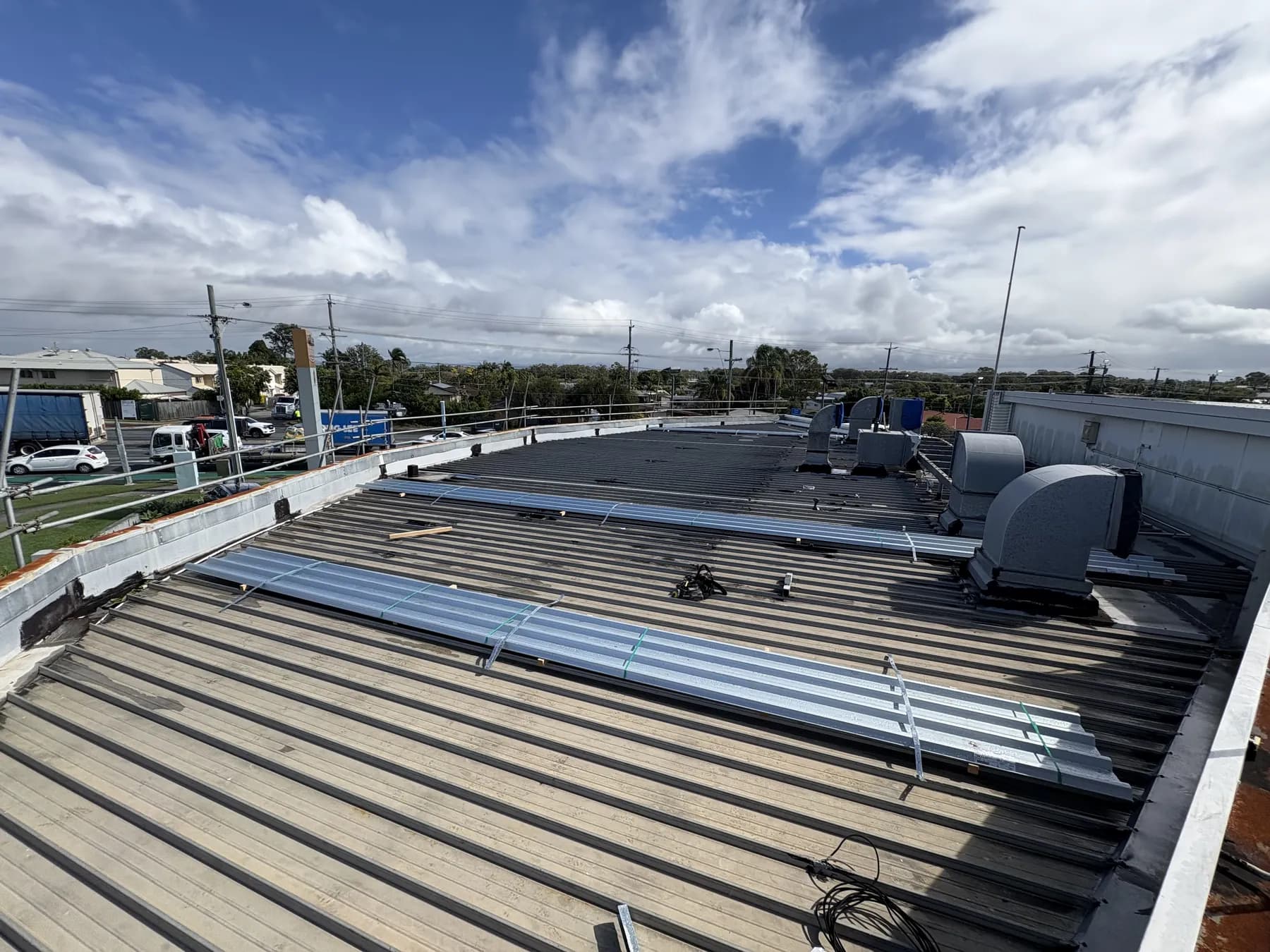 Commercial car showroom roof replacement at Kippa-Ring