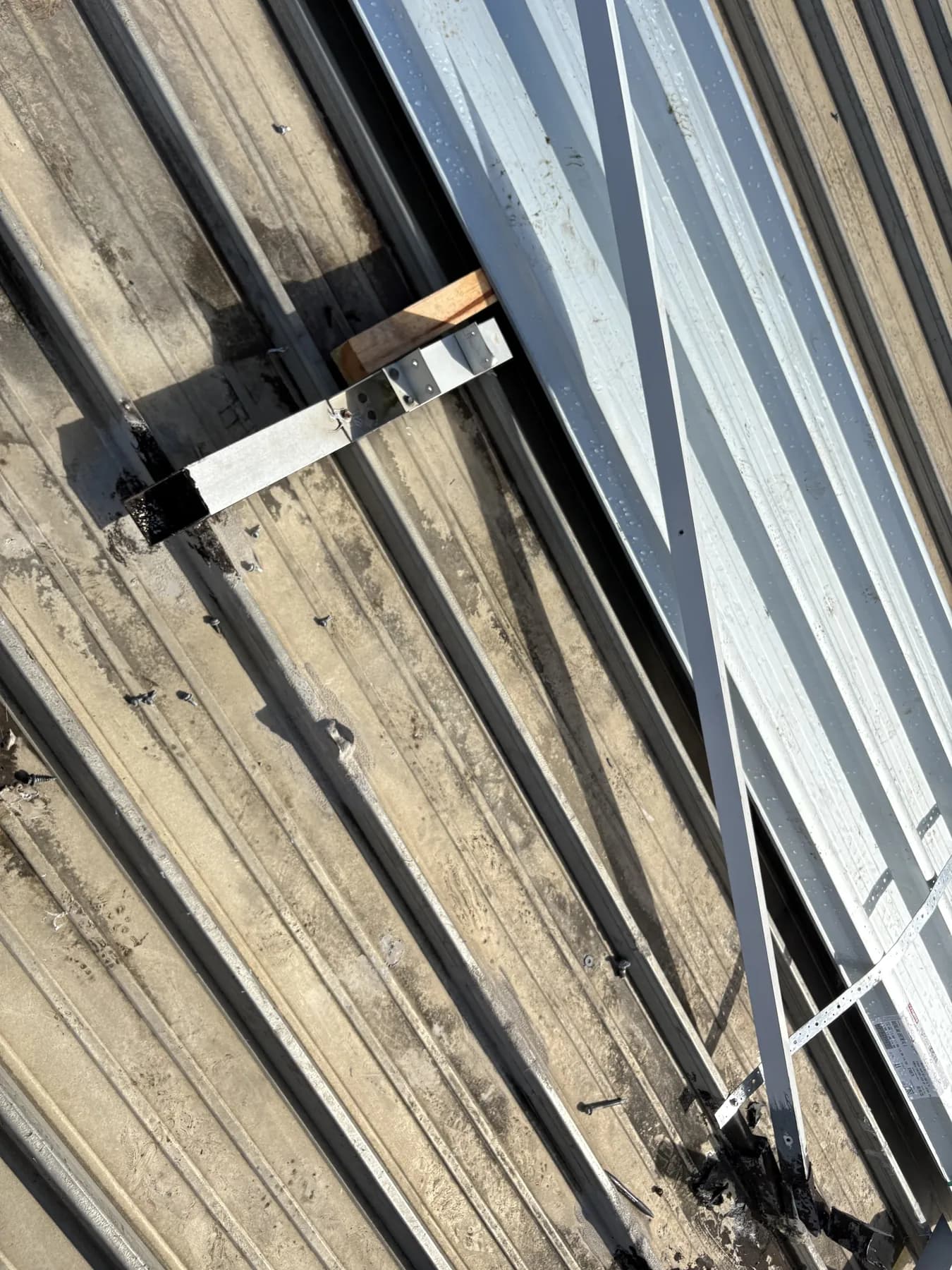 Commercial car showroom roof replacement at Kippa-Ring