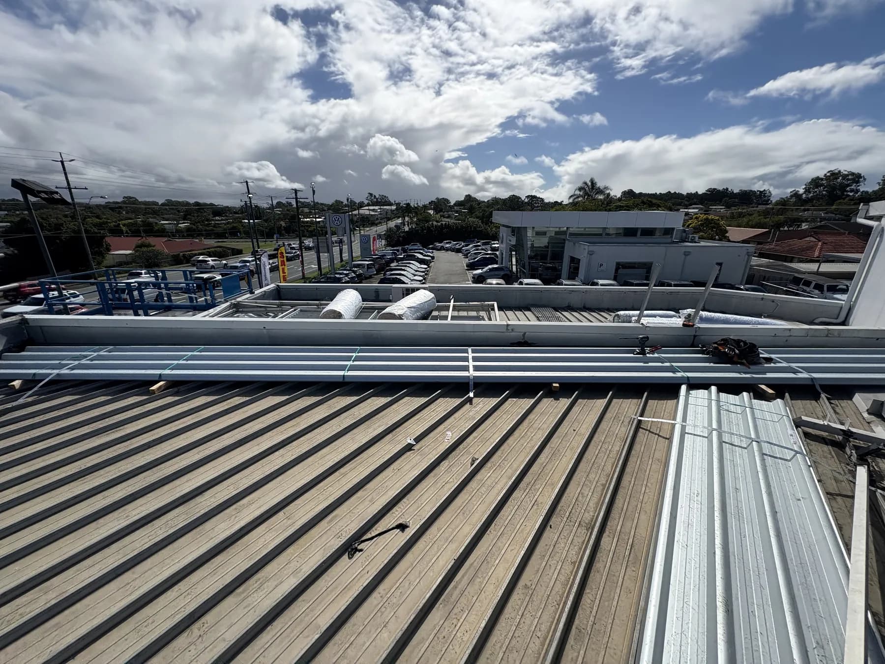 Commercial car showroom roof replacement at Kippa-Ring