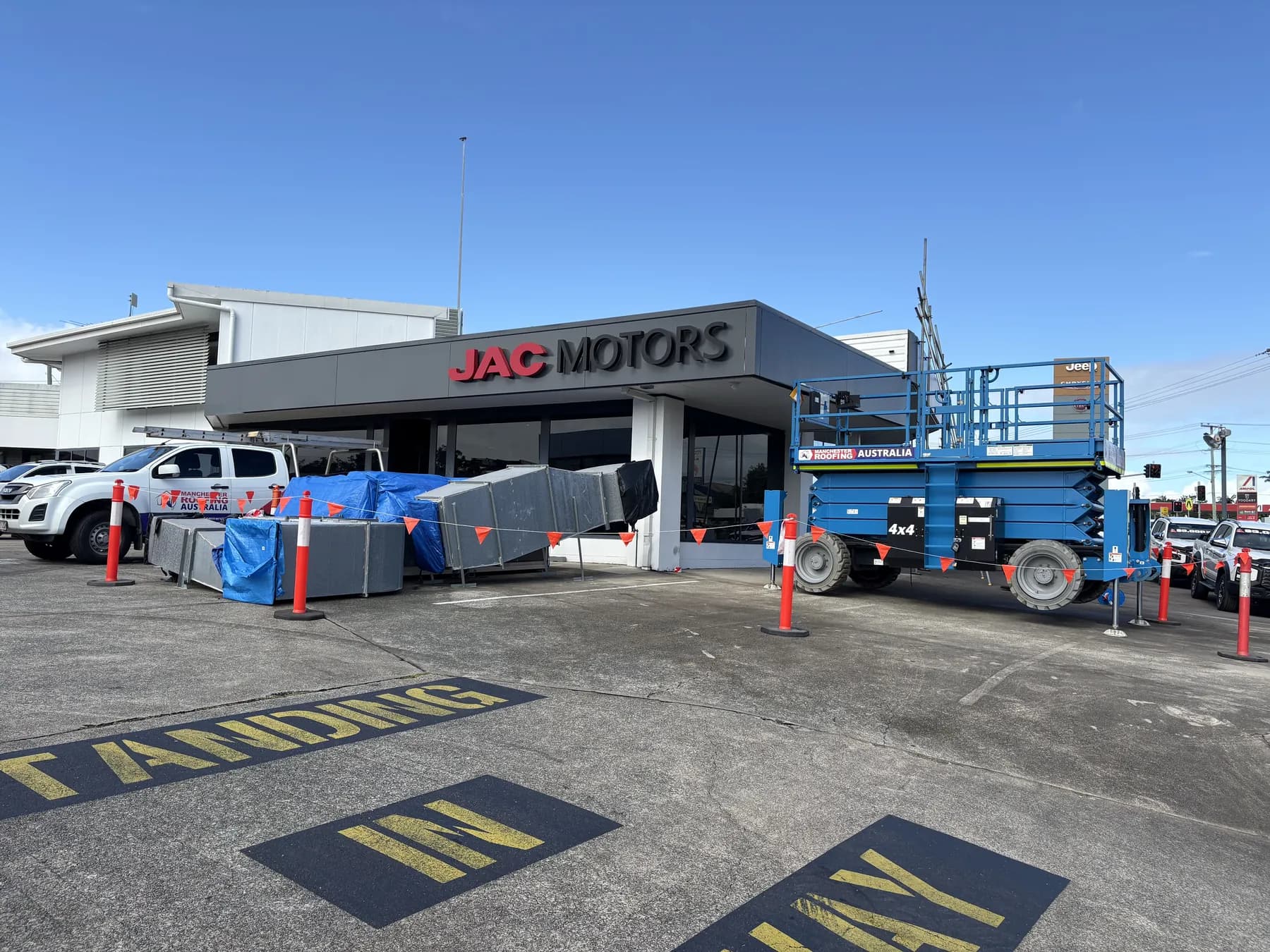 Commercial car showroom roof replacement at Kippa-Ring