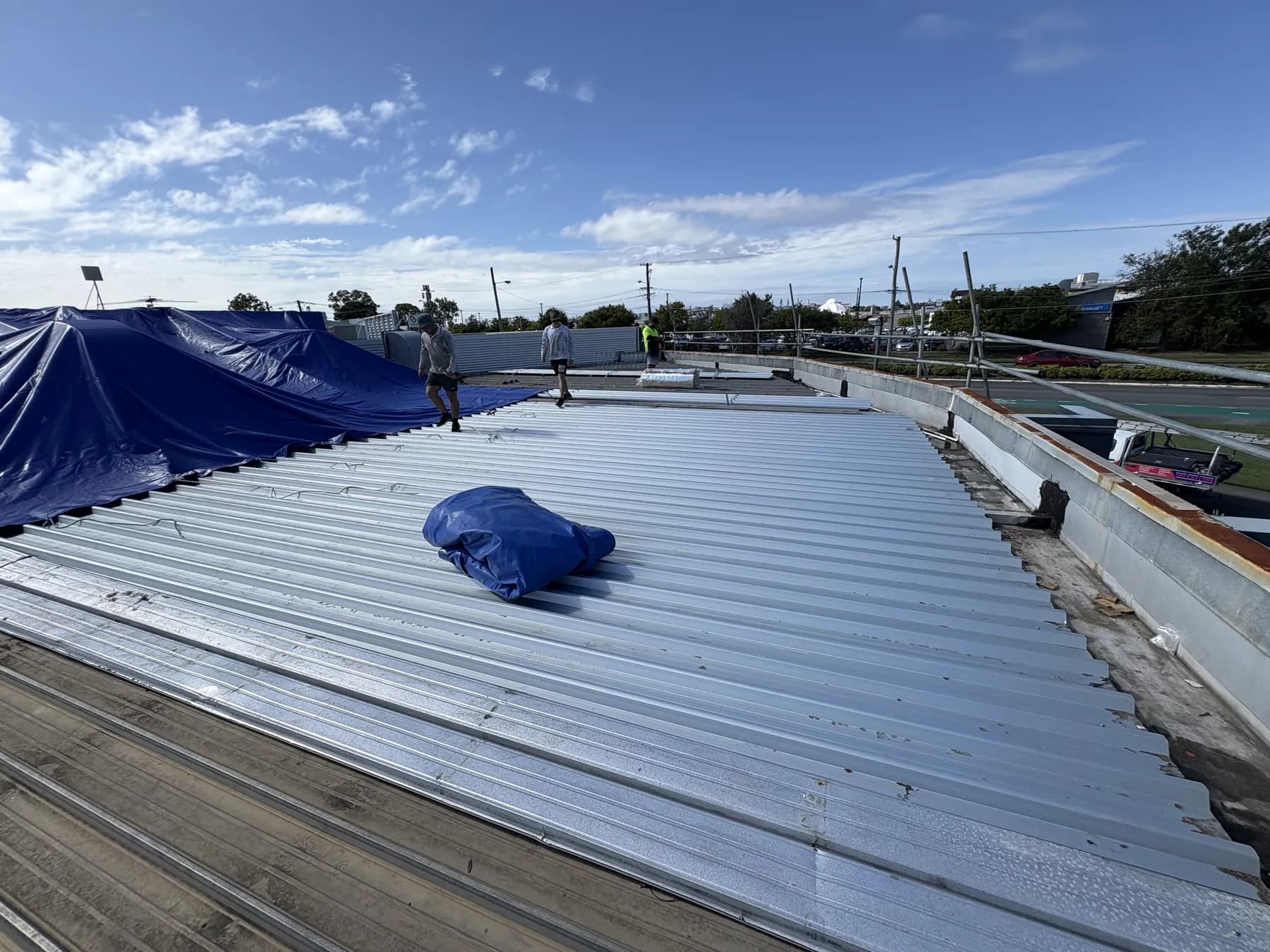 Commercial car showroom roof replacement at Kippa-Ring