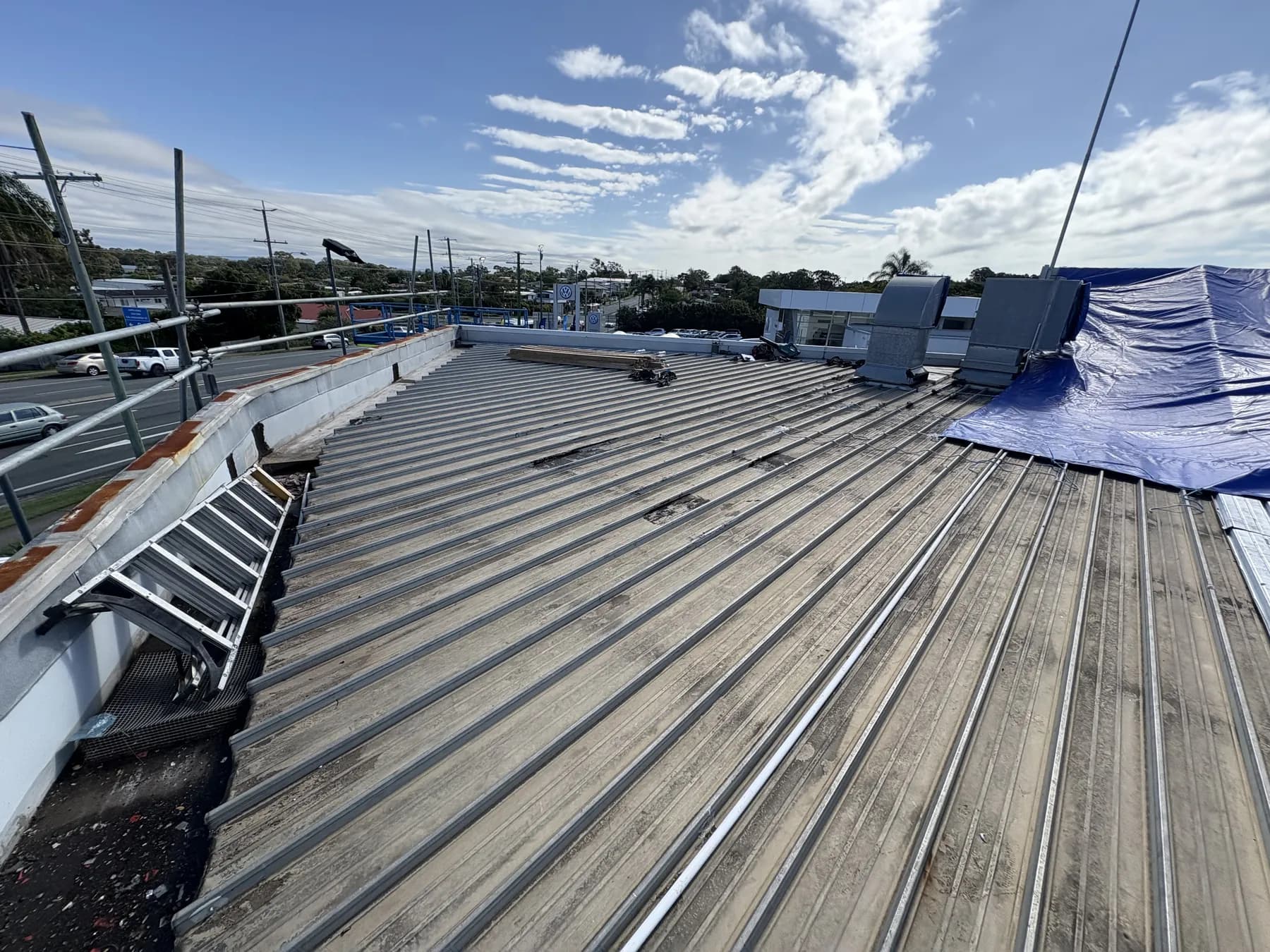 Commercial car showroom roof replacement at Kippa-Ring