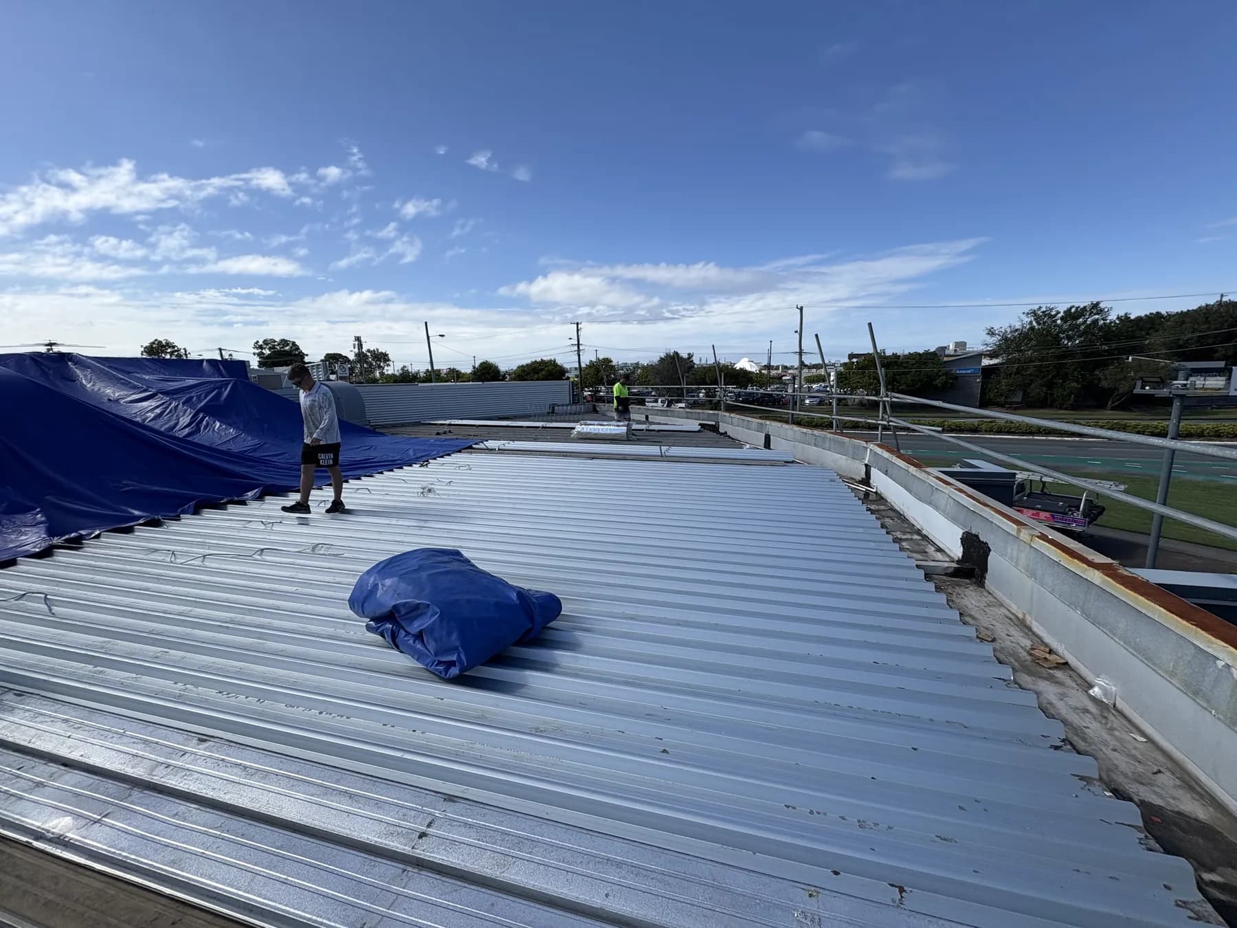 Commercial car showroom roof replacement at Kippa-Ring