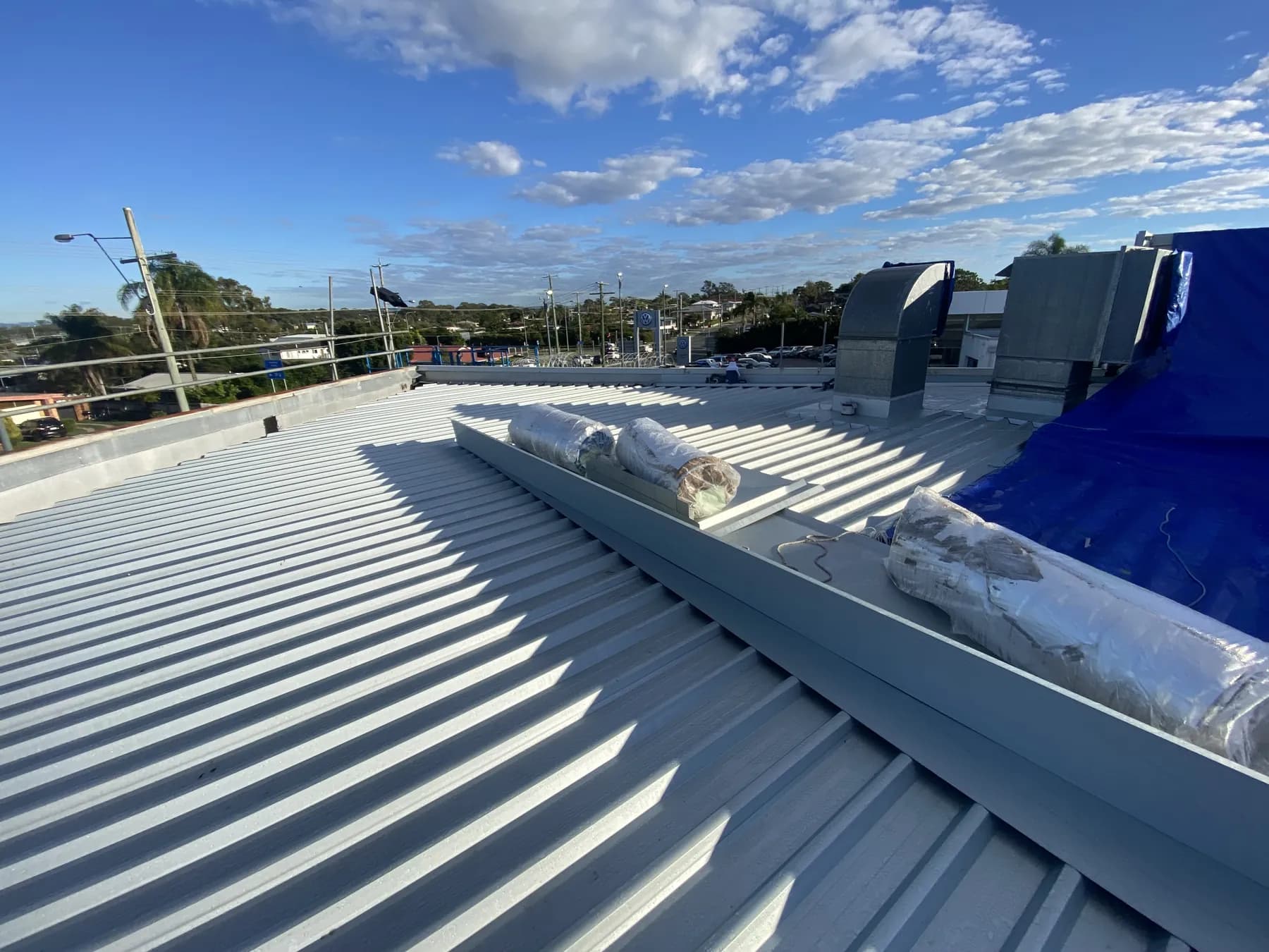 Commercial car showroom roof replacement at Kippa-Ring