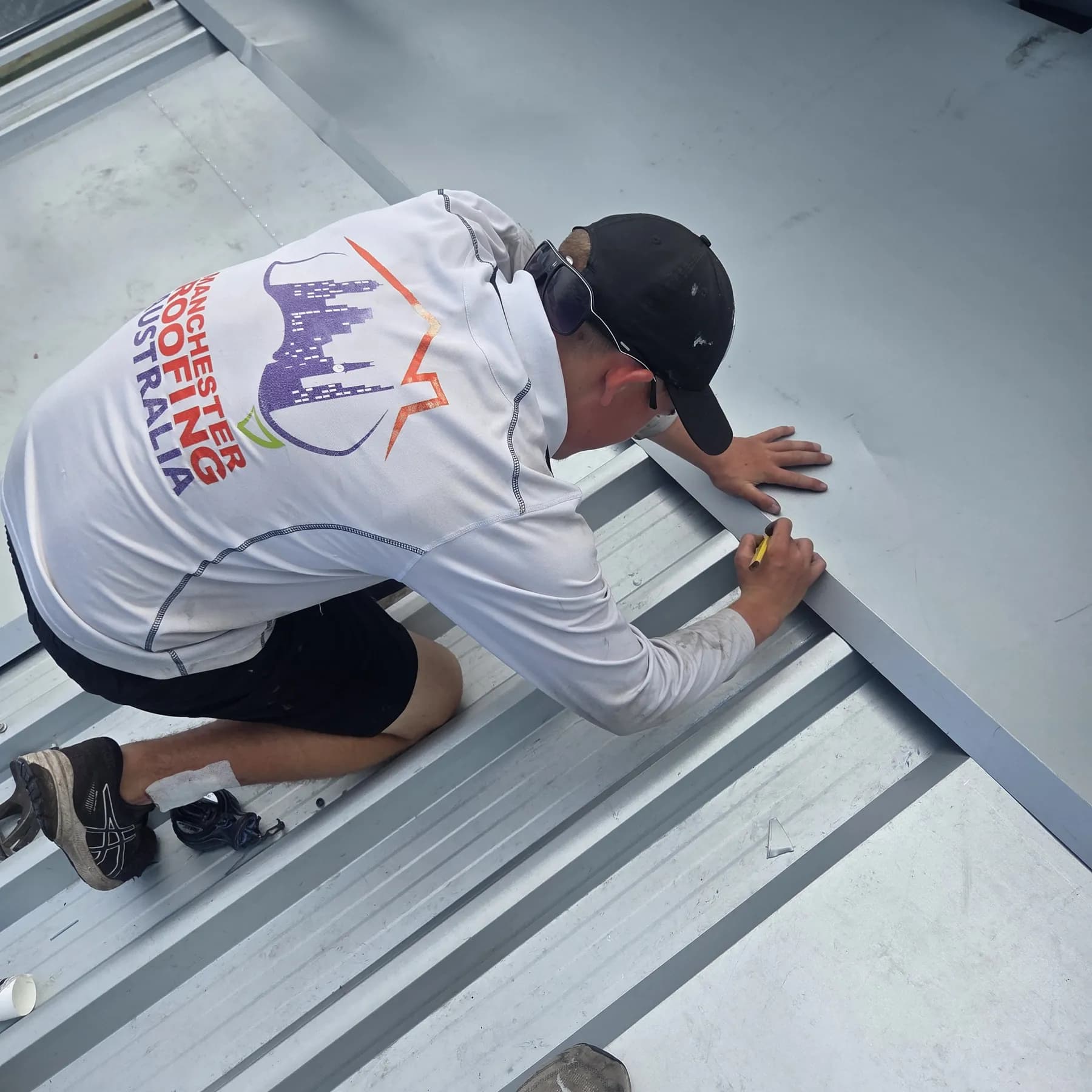 Commercial car showroom roof replacement at Kippa-Ring