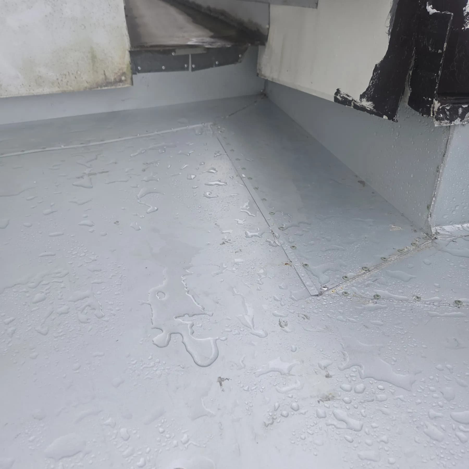 Commercial car showroom roof replacement at Kippa-Ring