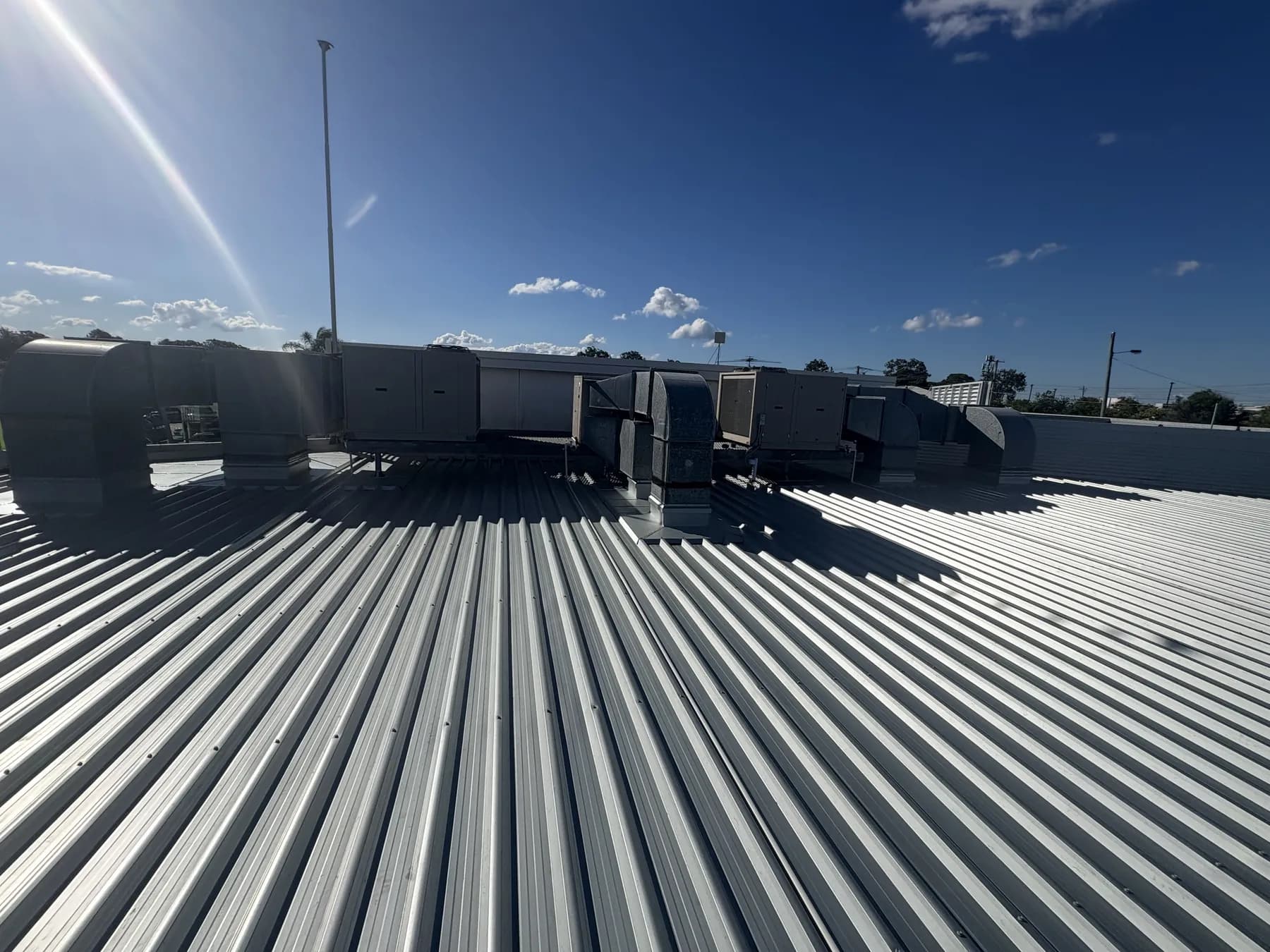 Commercial car showroom roof replacement at Kippa-Ring