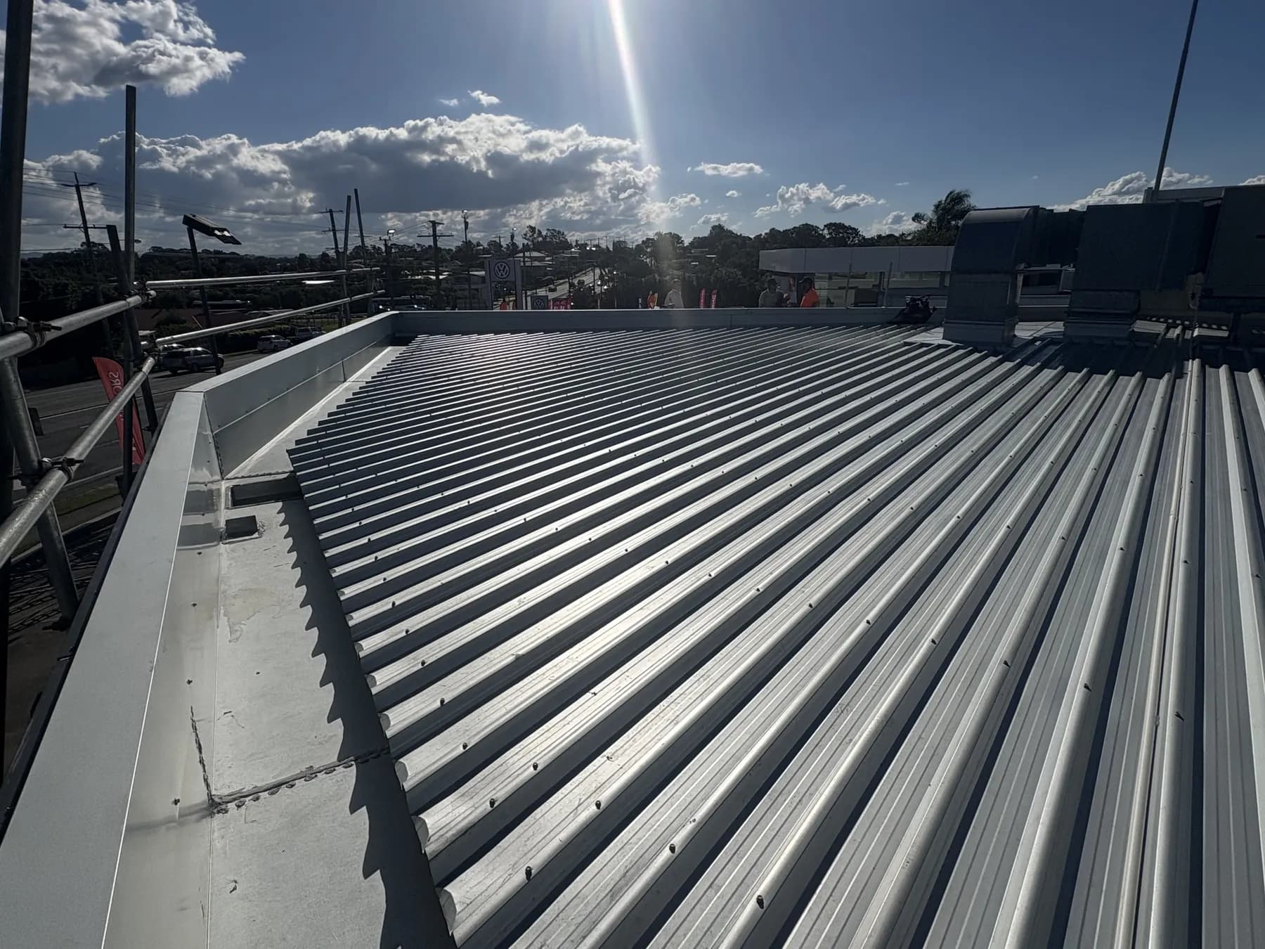 Commercial car showroom roof replacement at Kippa-Ring