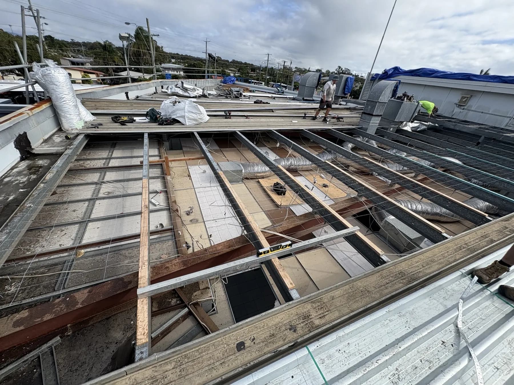 Commercial car showroom roof replacement at Kippa-Ring
