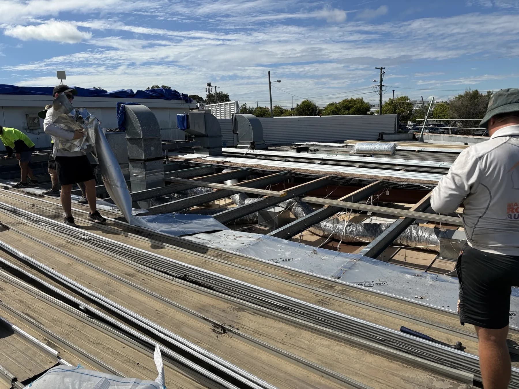 Commercial car showroom roof replacement at Kippa-Ring