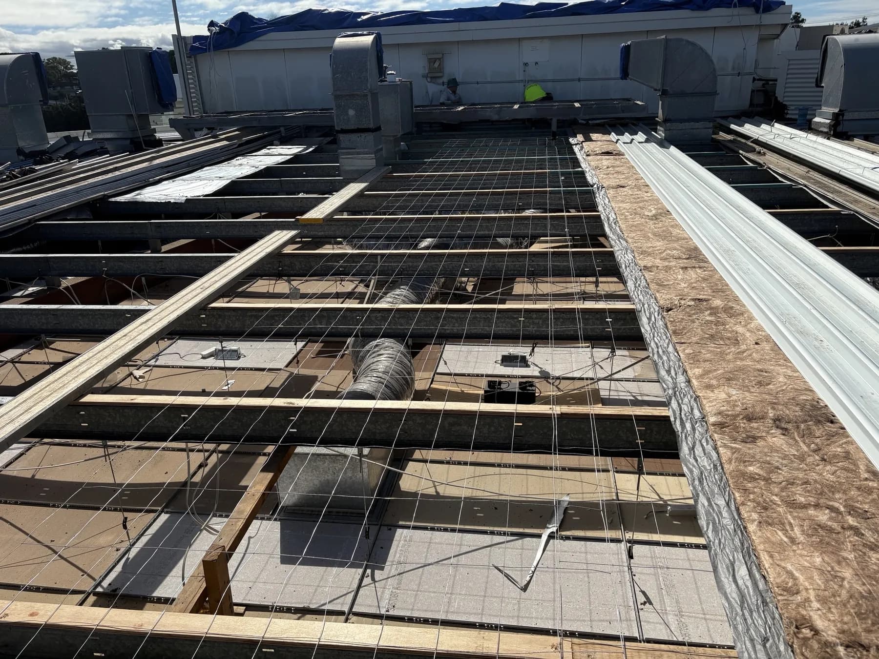 Commercial car showroom roof replacement at Kippa-Ring