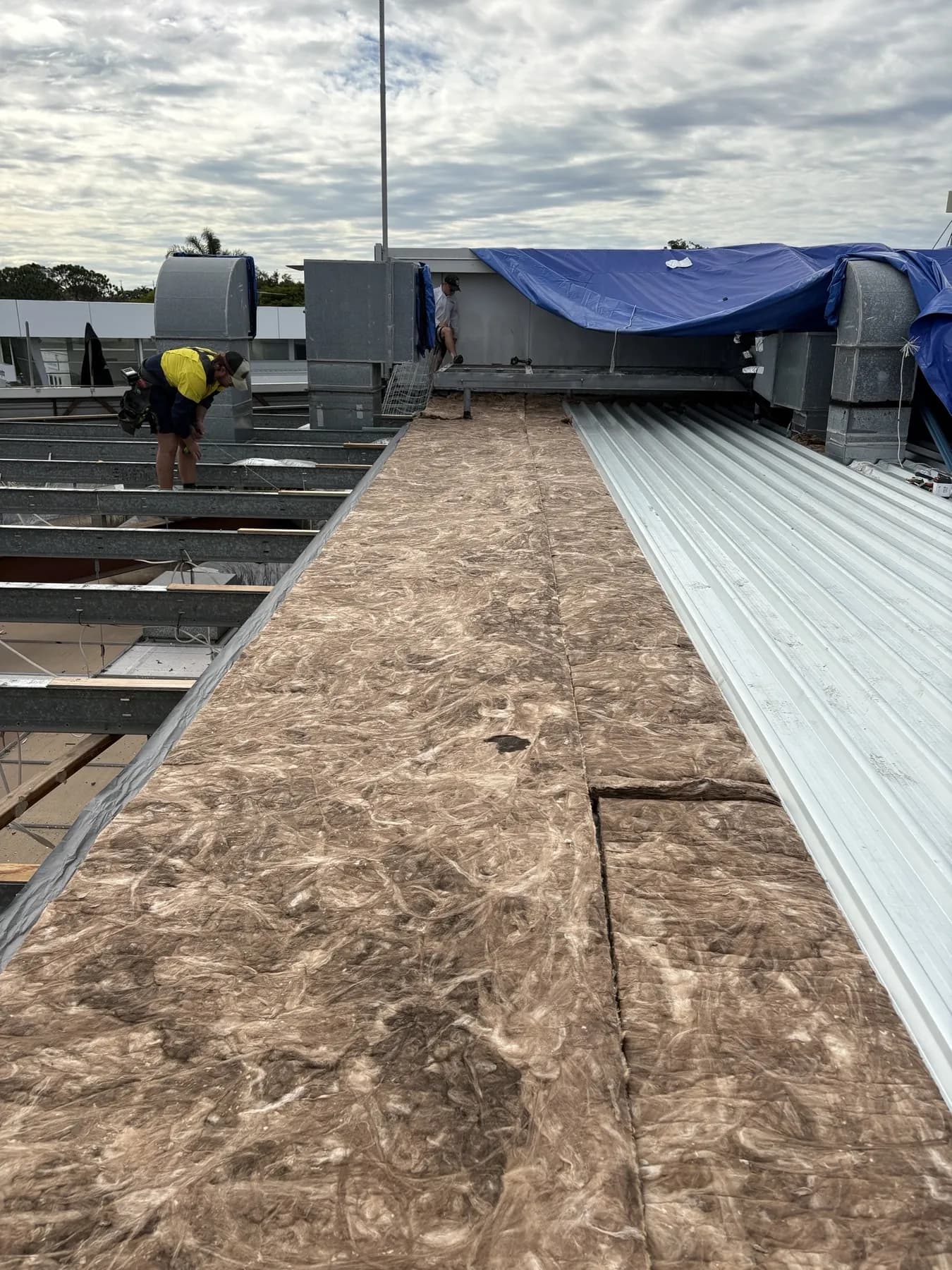 Commercial car showroom roof replacement at Kippa-Ring