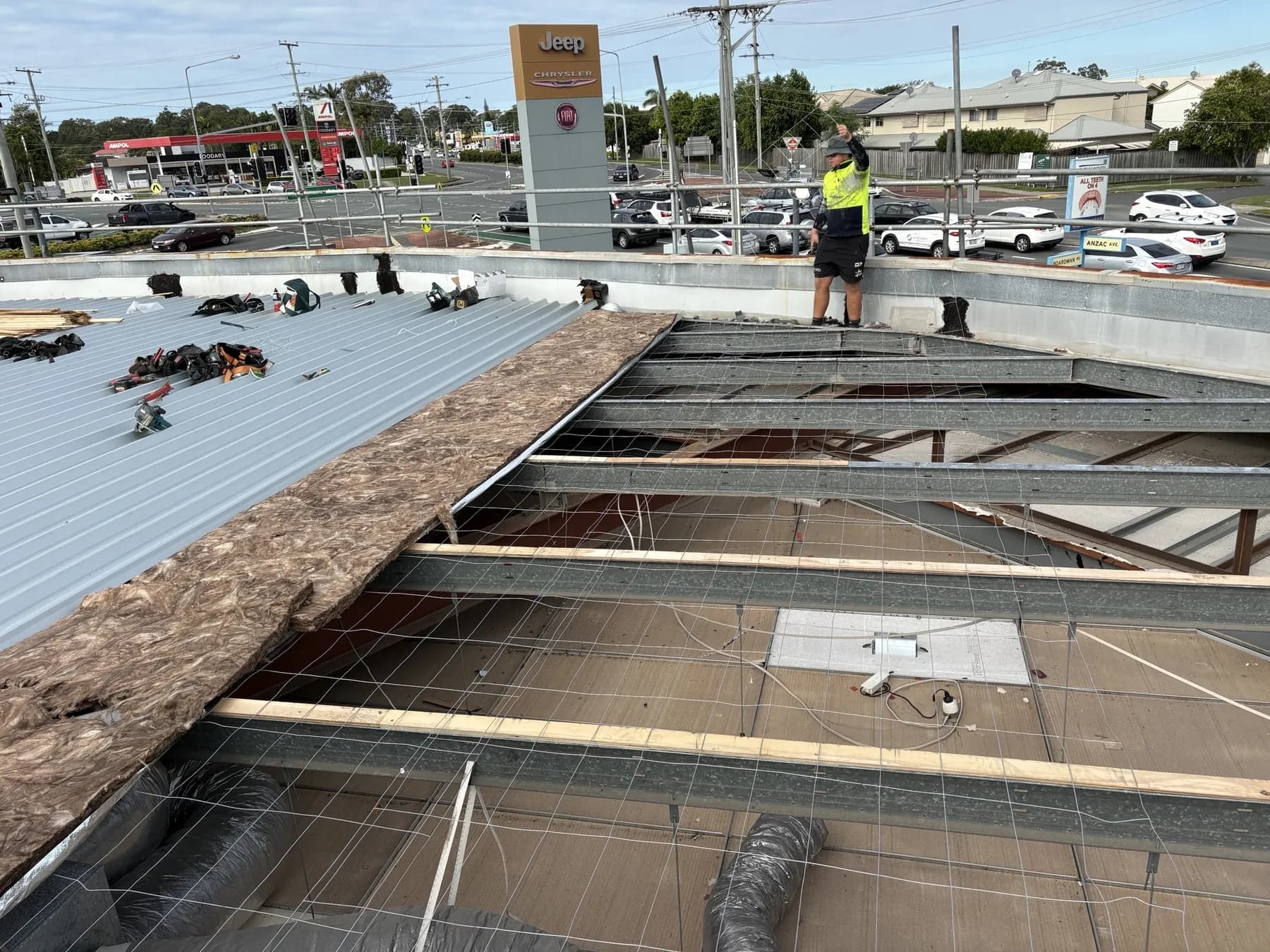 Commercial car showroom roof replacement at Kippa-Ring