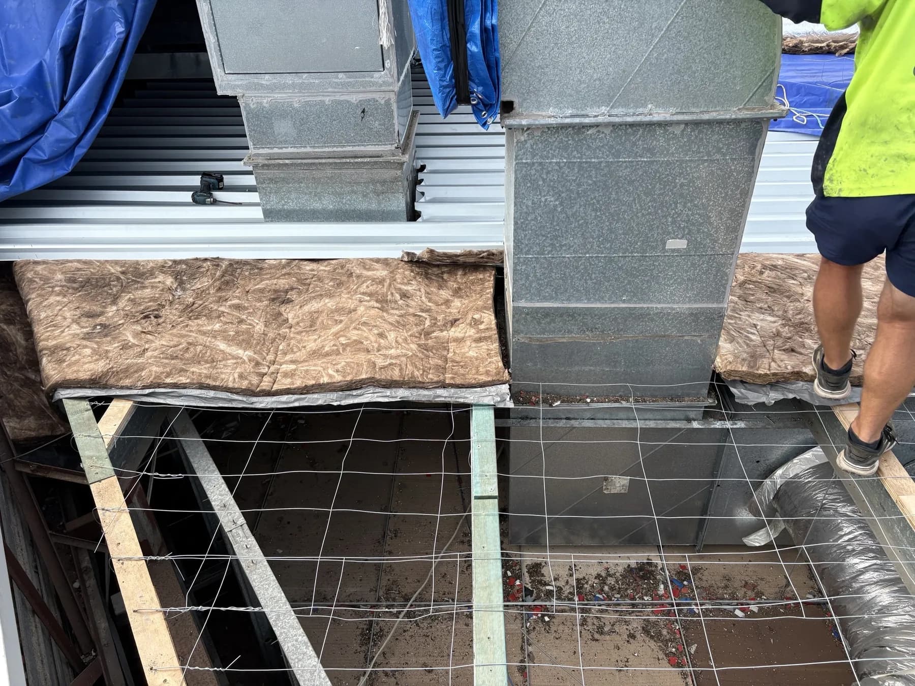 Commercial car showroom roof replacement at Kippa-Ring