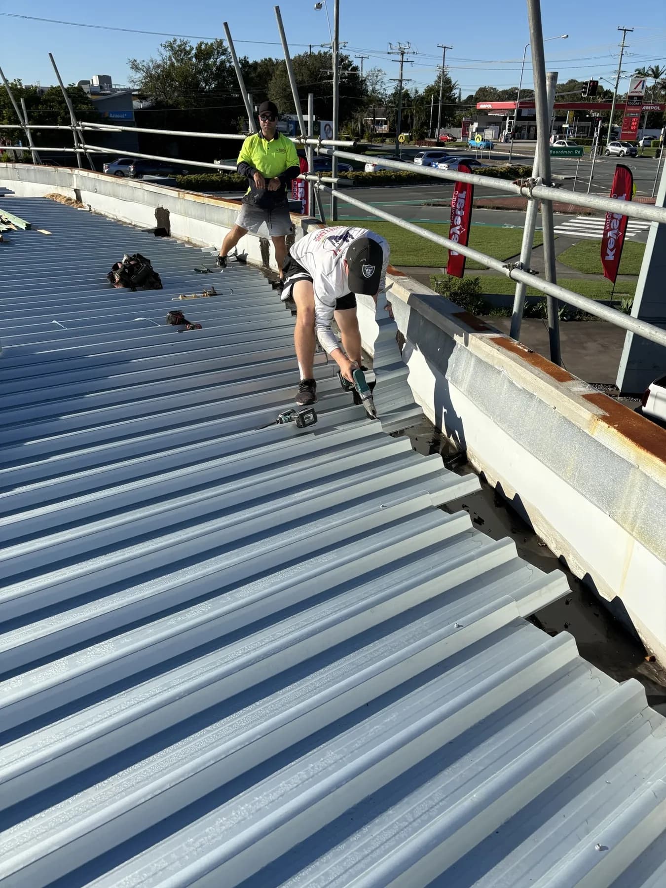 Commercial car showroom roof replacement at Kippa-Ring