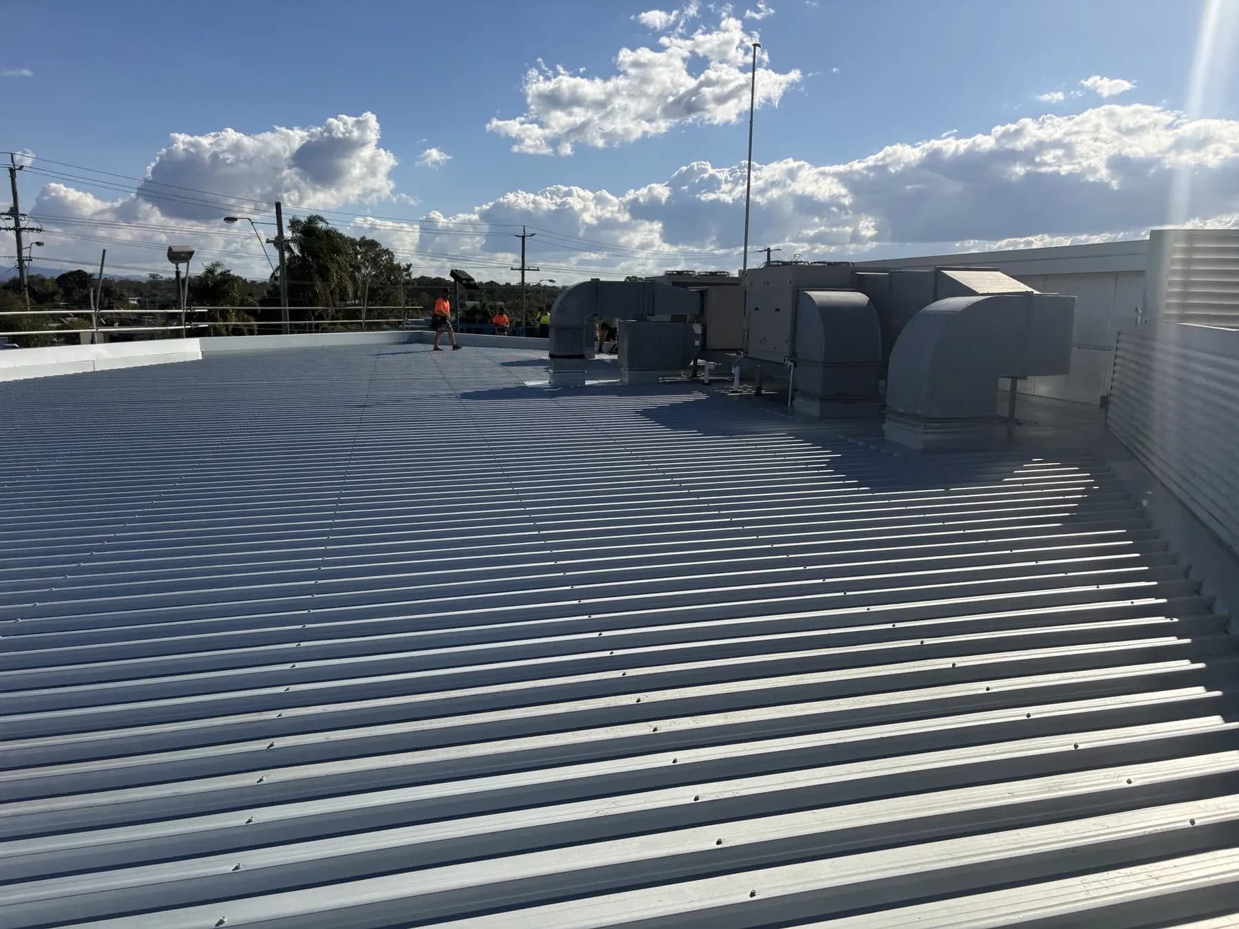 Commercial car showroom roof replacement at Kippa-Ring