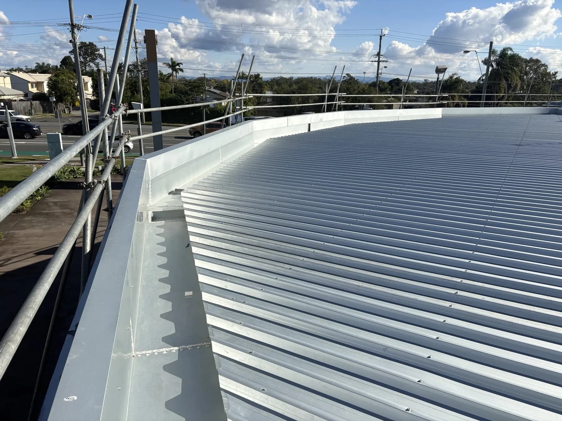 Commercial car showroom roof replacement at Kippa-Ring