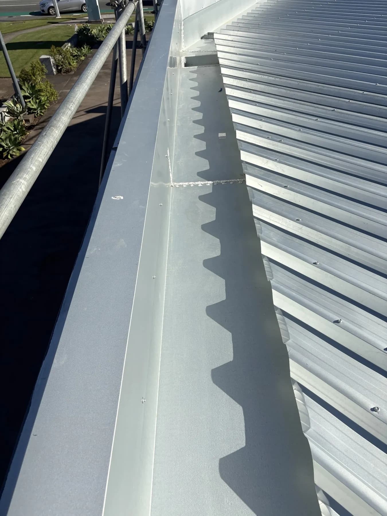 Commercial car showroom roof replacement at Kippa-Ring