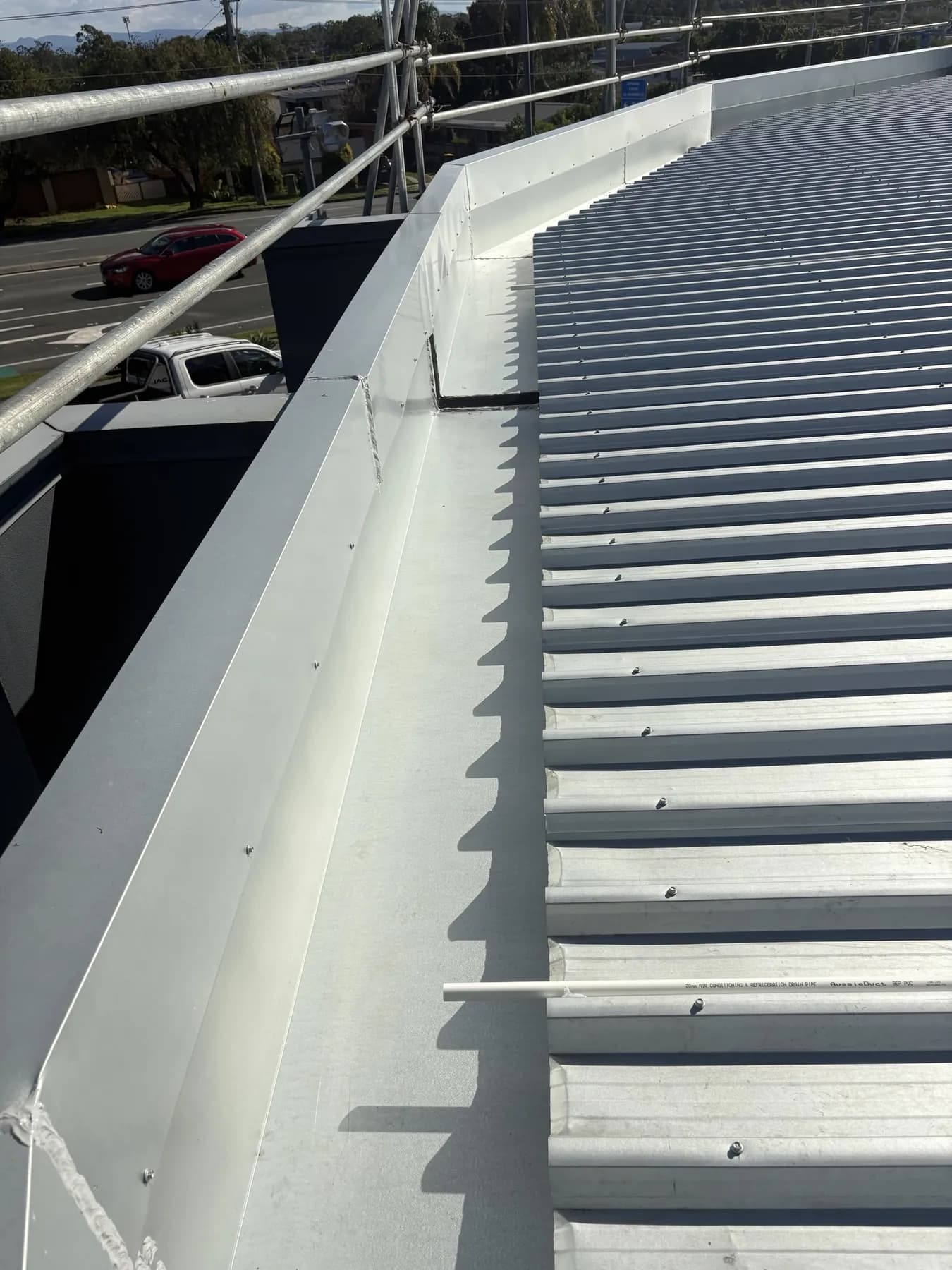 Commercial car showroom roof replacement at Kippa-Ring