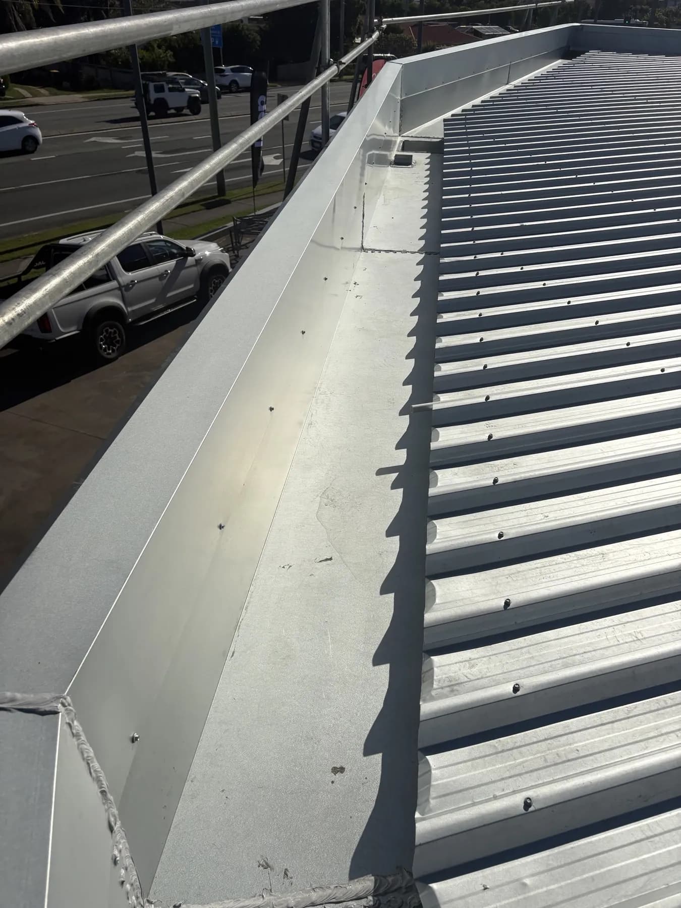 Commercial car showroom roof replacement at Kippa-Ring
