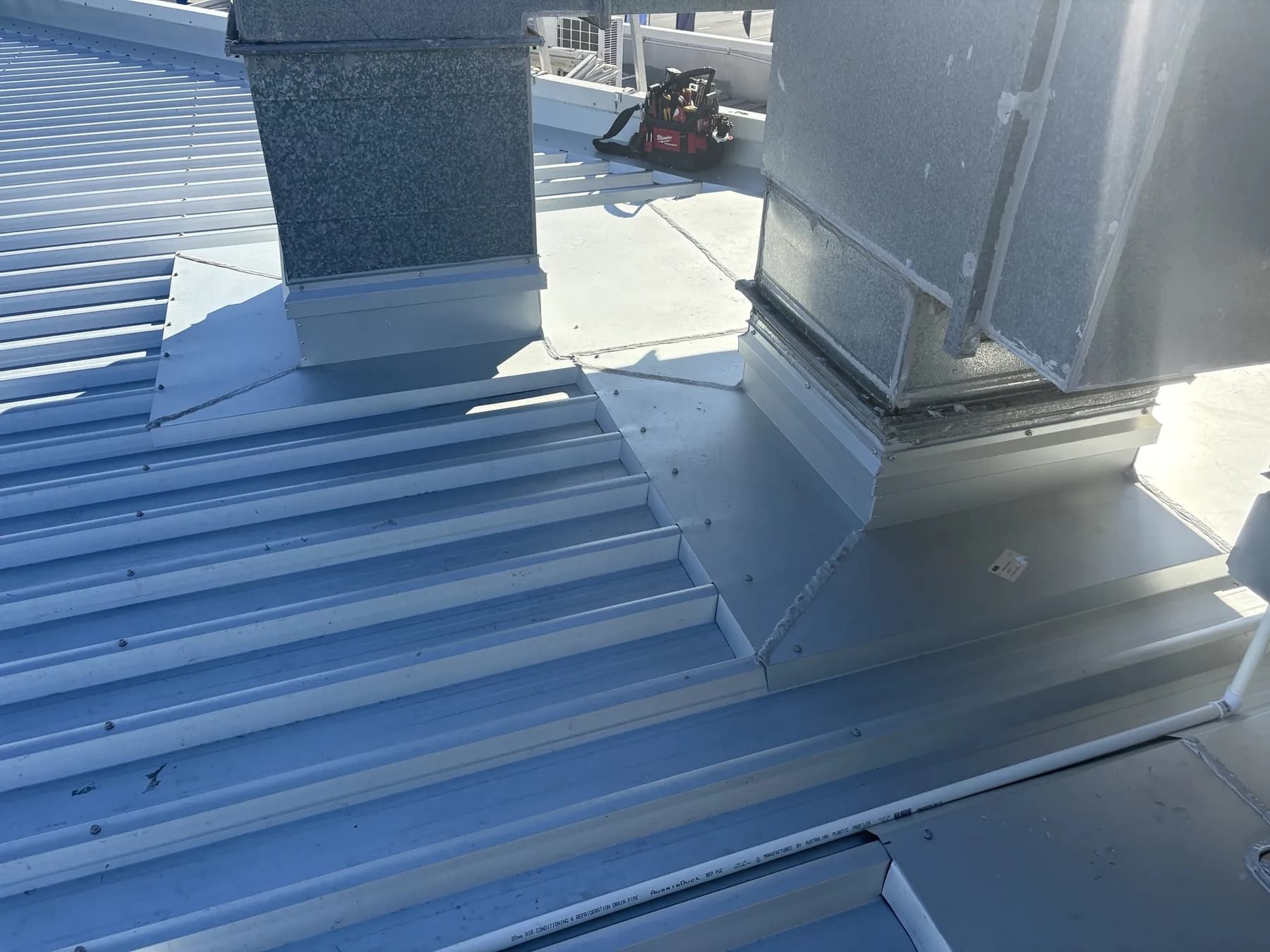 Commercial car showroom roof replacement at Kippa-Ring