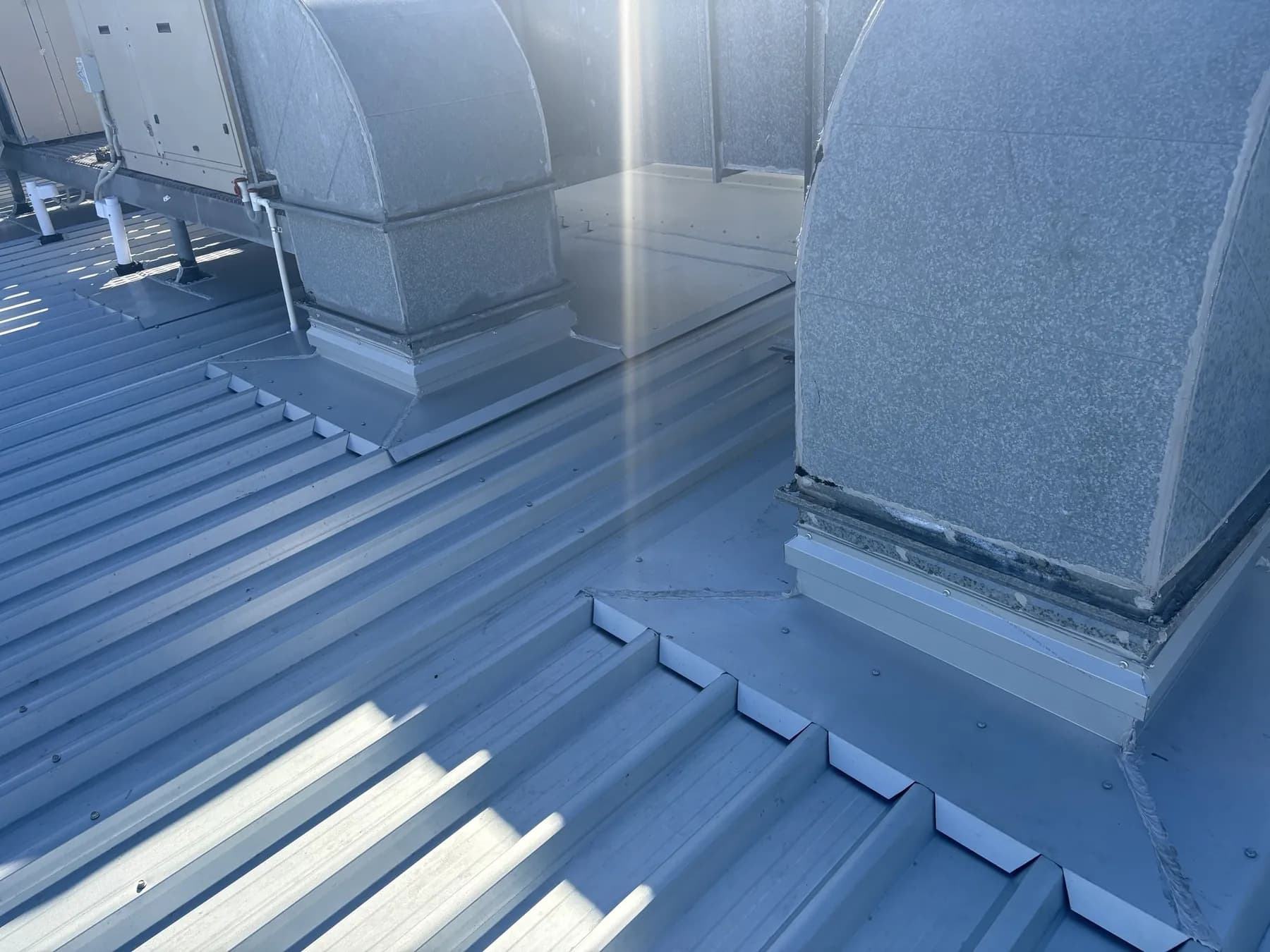 Commercial car showroom roof replacement at Kippa-Ring