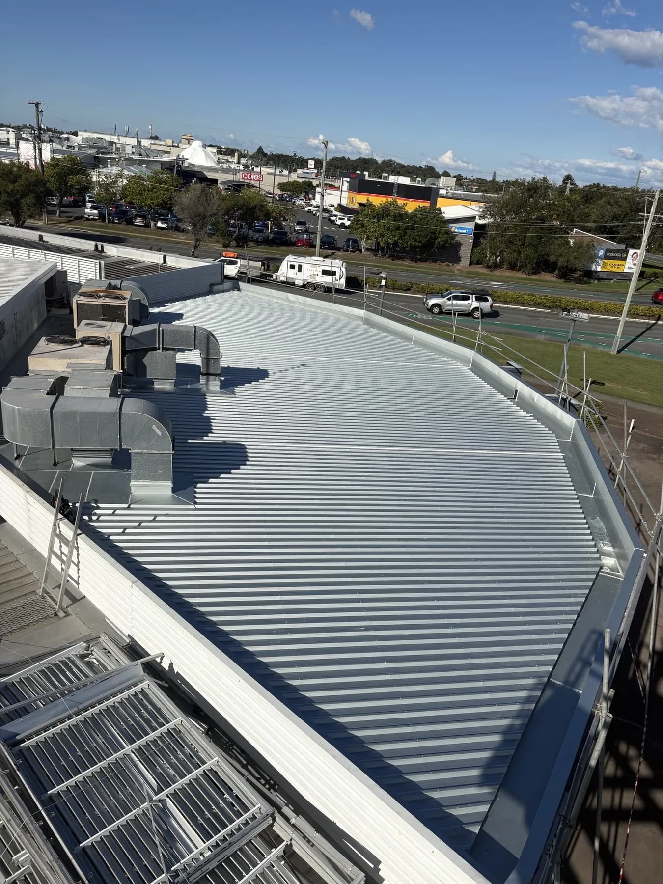 Commercial car showroom roof replacement at Kippa-Ring