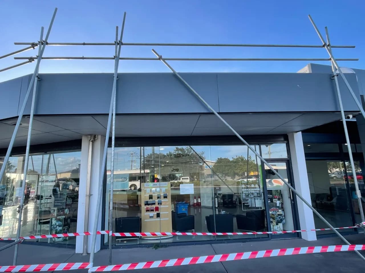 Commercial car showroom roof replacement at Kippa-Ring
